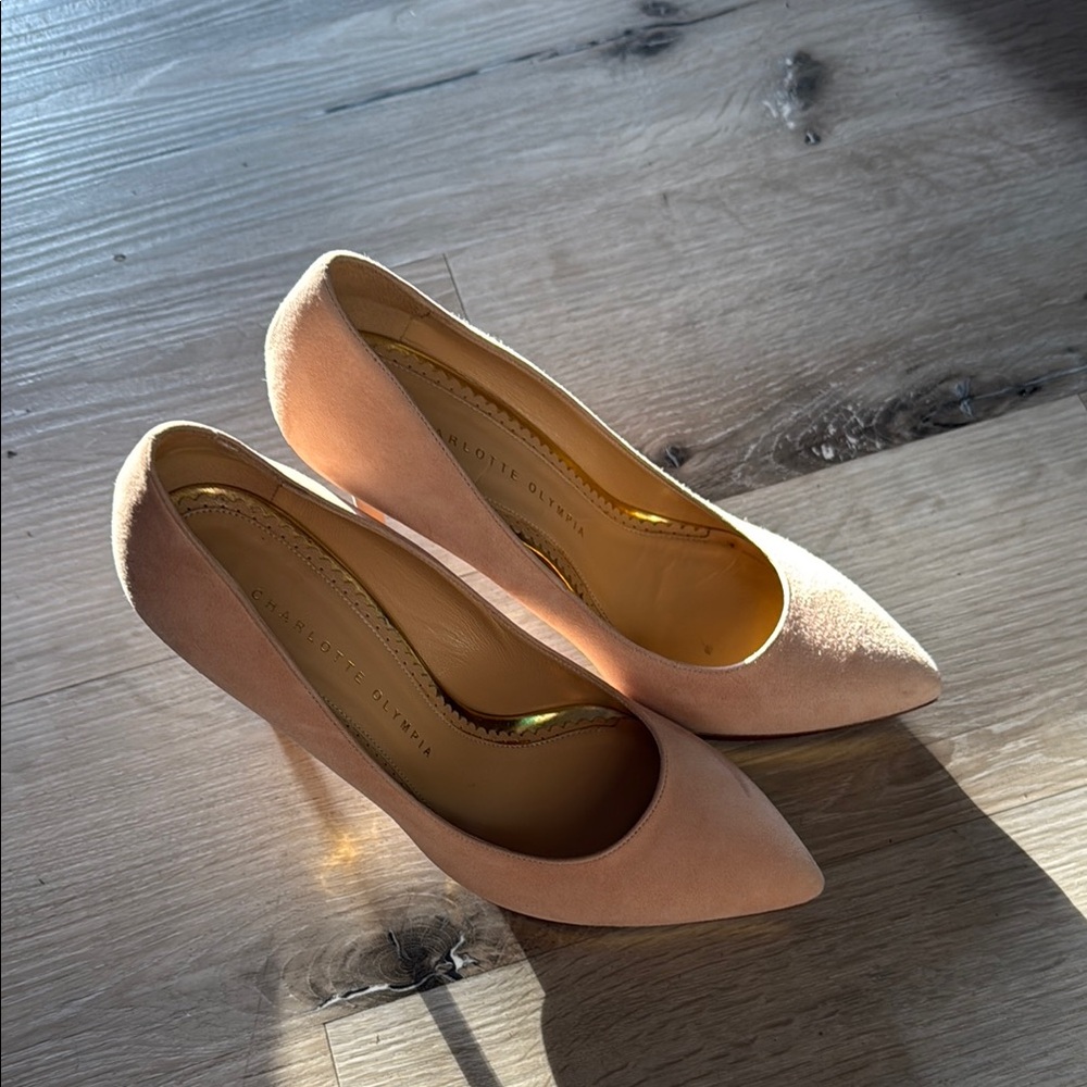 Elegant Nude Pumps